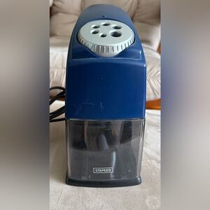 Staples 356294 Classmate 6-Hole Electric Pencil Sharpener Blue (21833)
